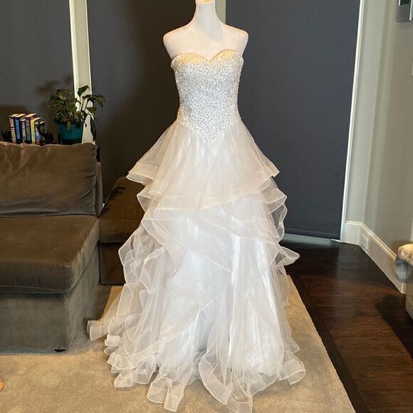 Dresses & Skirts - Women’s Wedding Dress Sweetheart Neckline Corset Back Ruffle Skirt Size S